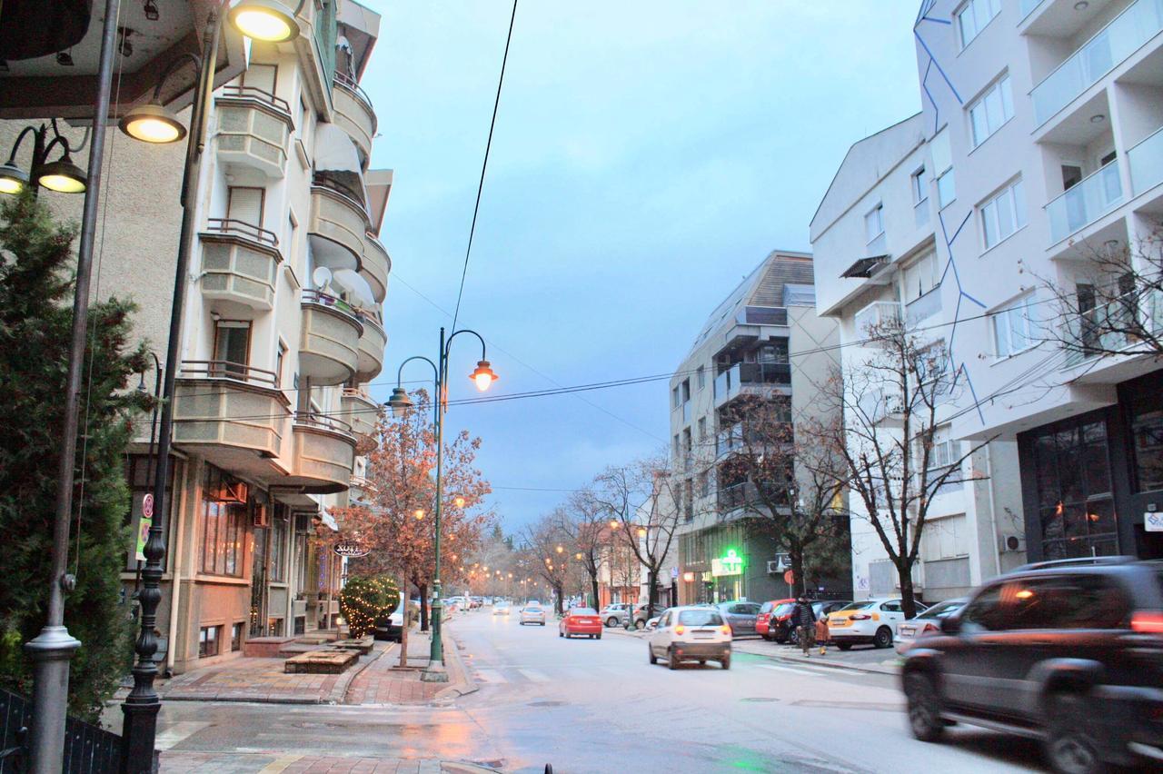 Regina'S Apartments Skopje Bagian luar foto