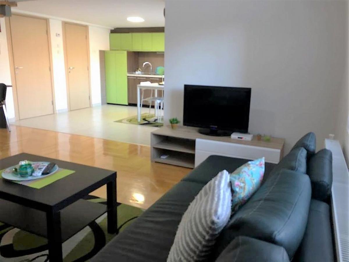Regina'S Apartments Skopje Bagian luar foto