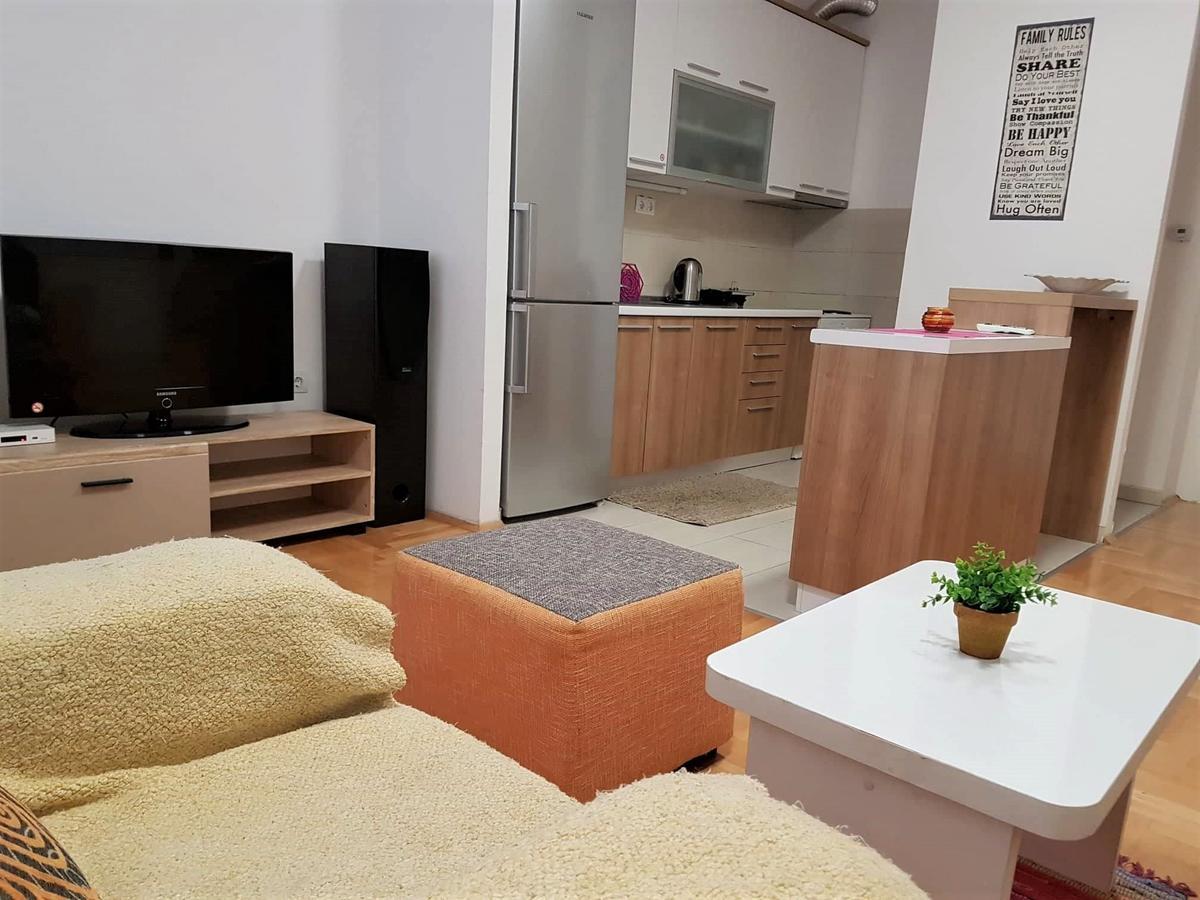 Regina'S Apartments Skopje Bagian luar foto