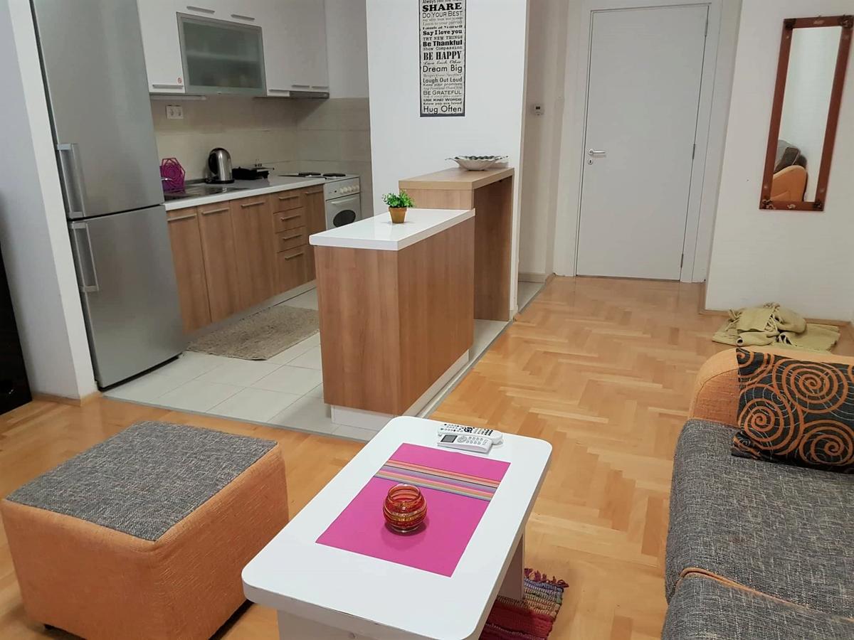 Regina'S Apartments Skopje Bagian luar foto