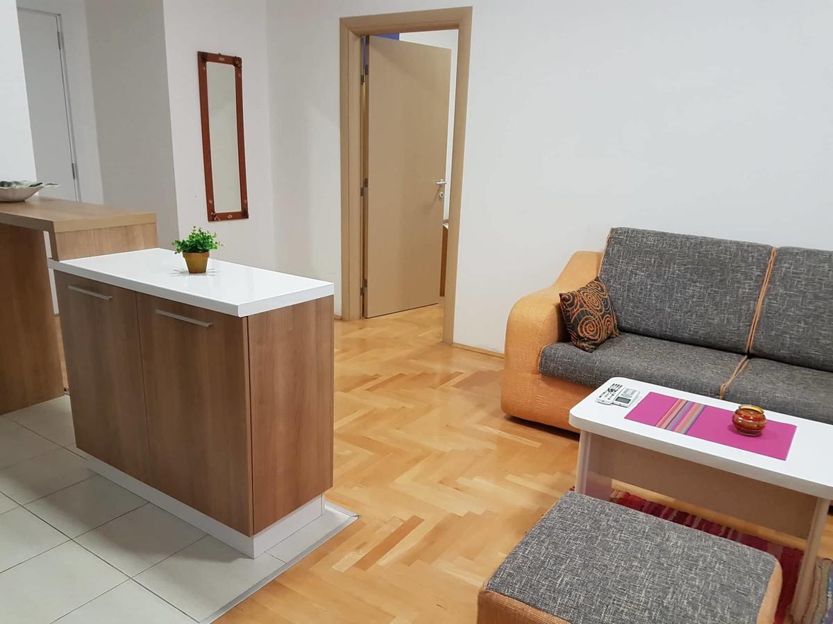 Regina'S Apartments Skopje Bagian luar foto
